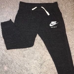 NIKE capri pants